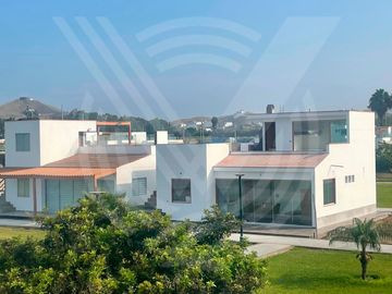 DE ESTRENO: CASA AMOBLADA EN CONDOMINIO DE CHOCAYA KM 92.5 (Campo y playa)