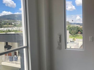 Venta Departamento por Estrenar Sector Cumbayá
