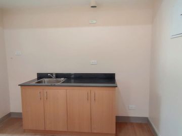 2bedroom condo in manila peninsula agdren near sm manila santa ana manila
