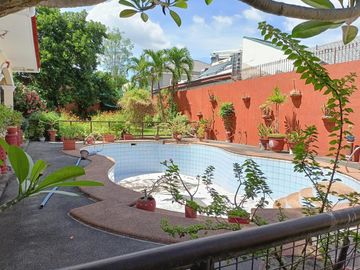 FOR SALE BUNGALOW HOUSE WITH HUGE GARDEN & RESORT TYPE POOL IN ANGELES CITY NEAR CLARK