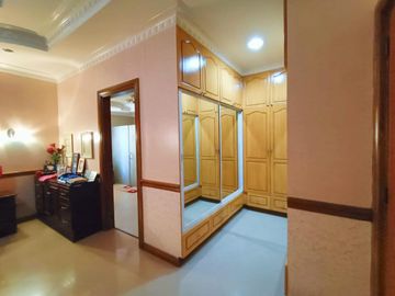 FOR SALE BUNGALOW HOUSE WITH HUGE GARDEN & RESORT TYPE POOL IN ANGELES CITY NEAR CLARK