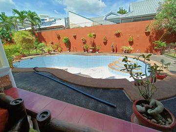 FOR SALE BUNGALOW HOUSE WITH HUGE GARDEN & RESORT TYPE POOL IN ANGELES CITY NEAR CLARK