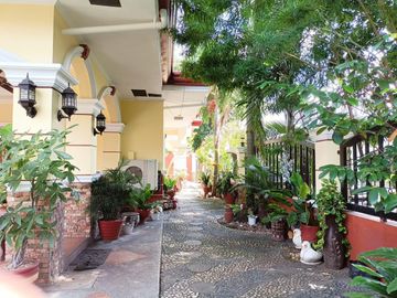 FOR SALE BUNGALOW HOUSE WITH HUGE GARDEN & RESORT TYPE POOL IN ANGELES CITY NEAR CLARK