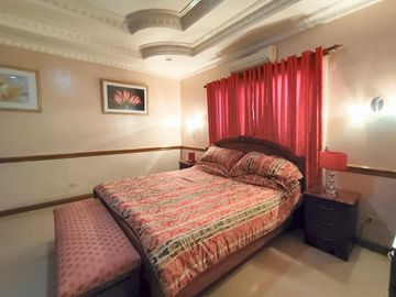 FOR SALE BUNGALOW HOUSE WITH HUGE GARDEN & RESORT TYPE POOL IN ANGELES CITY NEAR CLARK