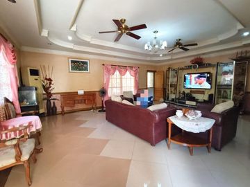FOR SALE BUNGALOW HOUSE WITH HUGE GARDEN & RESORT TYPE POOL IN ANGELES CITY NEAR CLARK