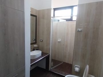HERMOSA CASA EN VENTA CON PISCINA – LOS EJIDOS - PIURA
