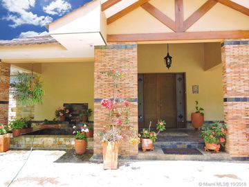 Gorgeous One Level Home with Private Lake in Heart of LLanogrande