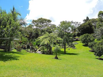 Gorgeous One Level Home with Private Lake in Heart of LLanogrande