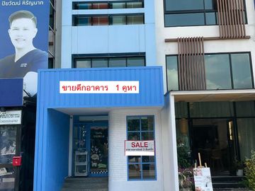 Commercial building sale with tenant, 3.5floors, 20Wa., 3bedrooms, 4bathrooms, 8MB, One Nimman intersection, Mueang District, Chiang Mai