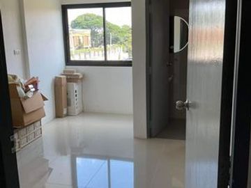 Commercial building sale with tenant, 3.5floors, 20Wa., 3bedrooms, 4bathrooms, 8MB, One Nimman intersection, Mueang District, Chiang Mai
