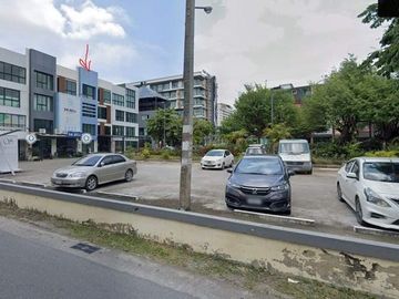 Commercial building sale with tenant, 3.5floors, 20Wa., 3bedrooms, 4bathrooms, 8MB, One Nimman intersection, Mueang District, Chiang Mai