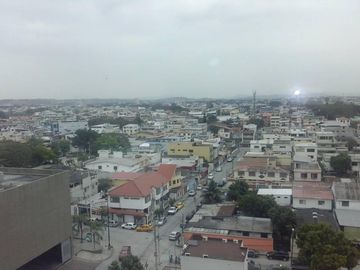junto Mall del Sol vendo  Oficina . aire central. generador de luz