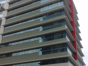 junto Mall del Sol vendo  Oficina . aire central. generador de luz