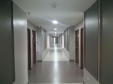 junto Mall del Sol vendo  Oficina . aire central. generador de luz