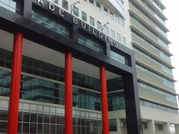 junto Mall del Sol vendo  Oficina . aire central. generador de luz