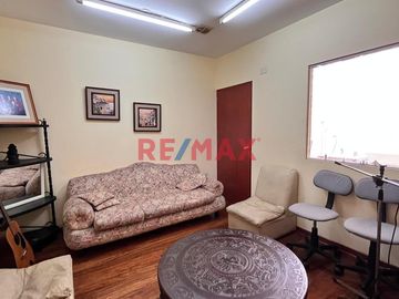 CASA EN VENTA  ID: 1091491 La Casa Que Siempre Soñaste Y Ahora Puede Ser Tuya A Una Cuadra Del Parque Gonzales Prada Y Cerca A La Av. Javier Prado