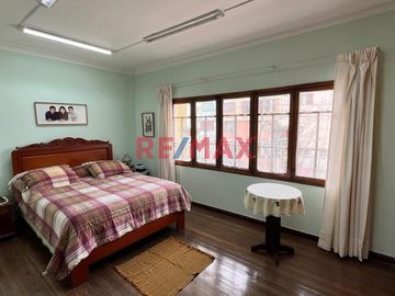CASA EN VENTA  ID: 1091491 La Casa Que Siempre Soñaste Y Ahora Puede Ser Tuya A Una Cuadra Del Parque Gonzales Prada Y Cerca A La Av. Javier Prado