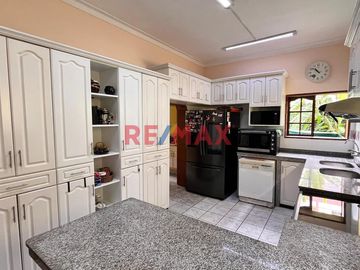 CASA EN VENTA  ID: 1091491 La Casa Que Siempre Soñaste Y Ahora Puede Ser Tuya A Una Cuadra Del Parque Gonzales Prada Y Cerca A La Av. Javier Prado