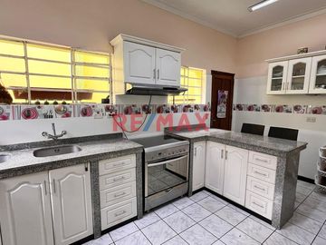 CASA EN VENTA  ID: 1091491 La Casa Que Siempre Soñaste Y Ahora Puede Ser Tuya A Una Cuadra Del Parque Gonzales Prada Y Cerca A La Av. Javier Prado