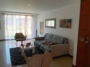Venta o Permuta de Hermosa Casa en conjunto cerrado El Castillo-Jamundí.
