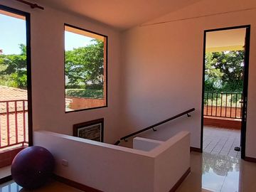 Venta o Permuta de Hermosa Casa en conjunto cerrado El Castillo-Jamundí.