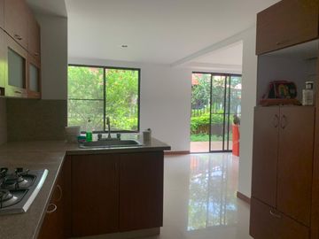 Venta o Permuta de Hermosa Casa en conjunto cerrado El Castillo-Jamundí.