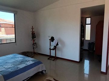 Venta o Permuta de Hermosa Casa en conjunto cerrado El Castillo-Jamundí.