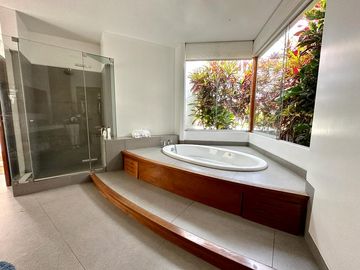 CASA DE LINDA Y MODERNA ARQUITECTURA, CON PISCINA Y ACABADOS A1 EN CONDOMINIO DDE 3 CASAS 🏡✨