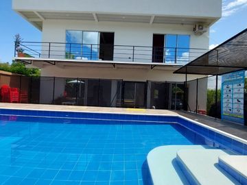 SE VENDE MODERNA CASA CAMPESTRE