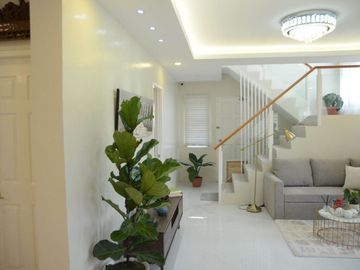 Modern house with 7Br comes with Nice Garden in Santa Rosa Laguna  16M super Nego