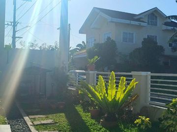 Modern house with 7Br comes with Nice Garden in Santa Rosa Laguna  16M super Nego