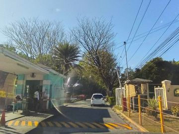 Modern house with 7Br comes with Nice Garden in Santa Rosa Laguna  16M super Nego