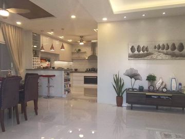 Modern house with 7Br comes with Nice Garden in Santa Rosa Laguna  16M super Nego
