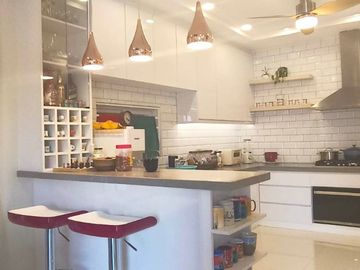 Modern house with 7Br comes with Nice Garden in Santa Rosa Laguna  16M super Nego