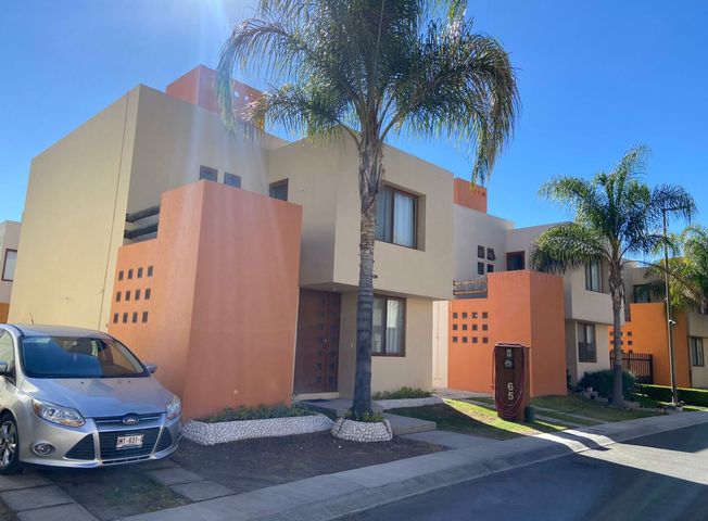 Foto RENTA CASA PUERTA REAL CORREGIDORA
