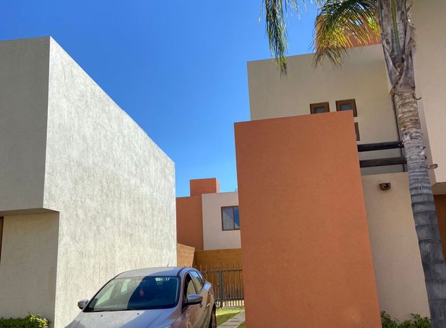 Foto RENTA CASA PUERTA REAL CORREGIDORA