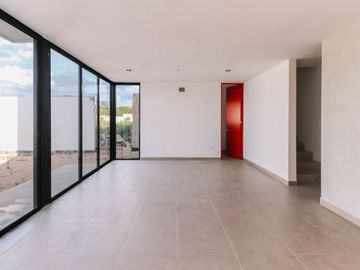 En venta casa en privada con amenidades, al norte de Mérida (MOD NARA)
