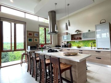 5-Bedroom House in Ayala Westgrove Heights Inchican Silang Cavite