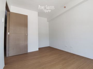 2 Bedroom Condo w/ Balcony & Dying Cage Pine Suites Tagaytay