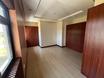 La Residencia de Sta Rosa BRAND NEW HOUSE & LOT FOR SALE (Nuvali Area)