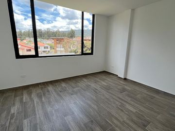 CASA EN VENTA, INDEPENDIENTE DENTRO DE URBANIZACIÓN, CONOCOTO,  VALLE DE LOS CHILLOS, QUITO ECUADOR