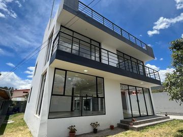 CASA EN VENTA, INDEPENDIENTE DENTRO DE URBANIZACIÓN, CONOCOTO,  VALLE DE LOS CHILLOS, QUITO ECUADOR