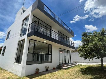CASA EN VENTA, INDEPENDIENTE DENTRO DE URBANIZACIÓN, CONOCOTO,  VALLE DE LOS CHILLOS, QUITO ECUADOR