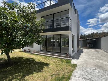 CASA EN VENTA, INDEPENDIENTE DENTRO DE URBANIZACIÓN, CONOCOTO,  VALLE DE LOS CHILLOS, QUITO ECUADOR
