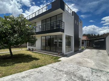 CASA EN VENTA, INDEPENDIENTE DENTRO DE URBANIZACIÓN, CONOCOTO,  VALLE DE LOS CHILLOS, QUITO ECUADOR