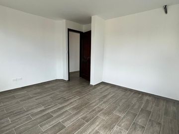CASA EN VENTA, INDEPENDIENTE DENTRO DE URBANIZACIÓN, CONOCOTO,  VALLE DE LOS CHILLOS, QUITO ECUADOR