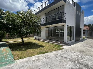 CASA EN VENTA, INDEPENDIENTE DENTRO DE URBANIZACIÓN, CONOCOTO,  VALLE DE LOS CHILLOS, QUITO ECUADOR