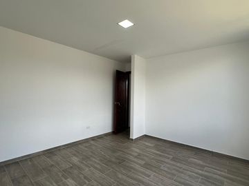 CASA EN VENTA, INDEPENDIENTE DENTRO DE URBANIZACIÓN, CONOCOTO,  VALLE DE LOS CHILLOS, QUITO ECUADOR