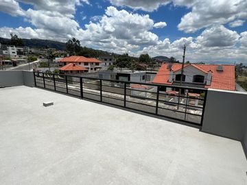 CASA EN VENTA, INDEPENDIENTE DENTRO DE URBANIZACIÓN, CONOCOTO,  VALLE DE LOS CHILLOS, QUITO ECUADOR