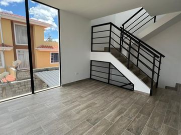 CASA EN VENTA, INDEPENDIENTE DENTRO DE URBANIZACIÓN, CONOCOTO,  VALLE DE LOS CHILLOS, QUITO ECUADOR